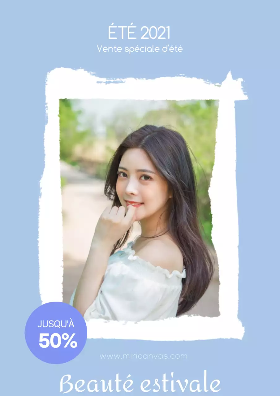 Affiche promotionnelle simple des soldes d'été en bleu clair