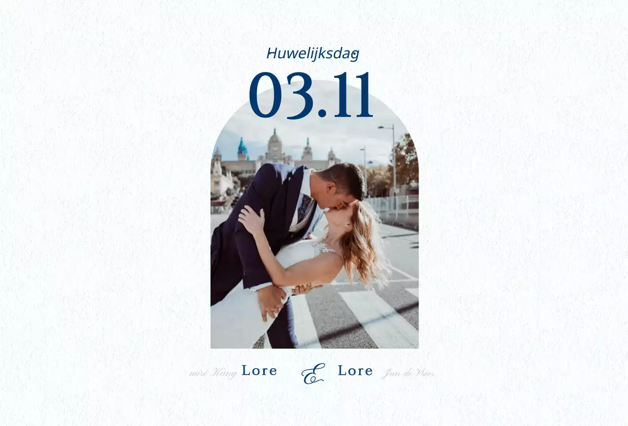 Huwelijksuitnodigingen met een uniek fotolay-outconcept