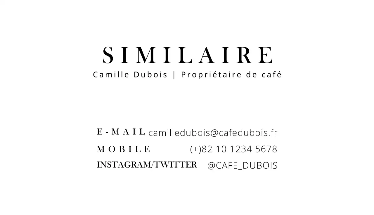 Café au style simple, avec des illustrations sentimentales en noir et blanc de peintures célèbres.