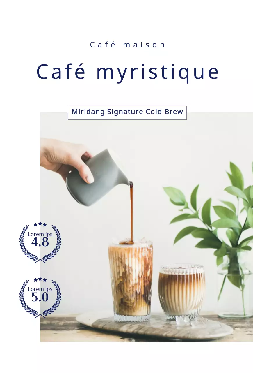 Café frais infusé à froid en blanc et marine