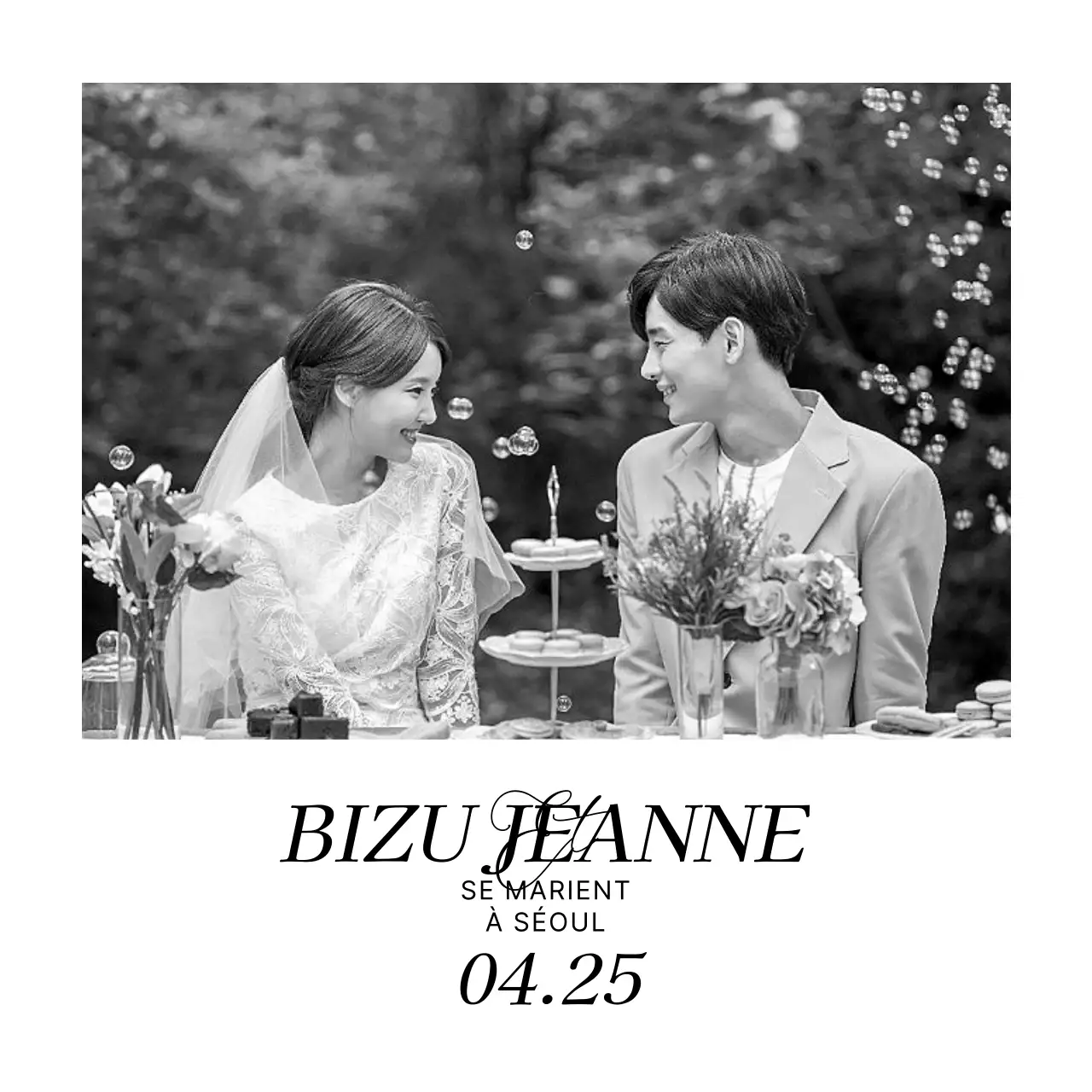 Invitation de mariage simple encadrée avec un dessin de mariage en noir et blanc