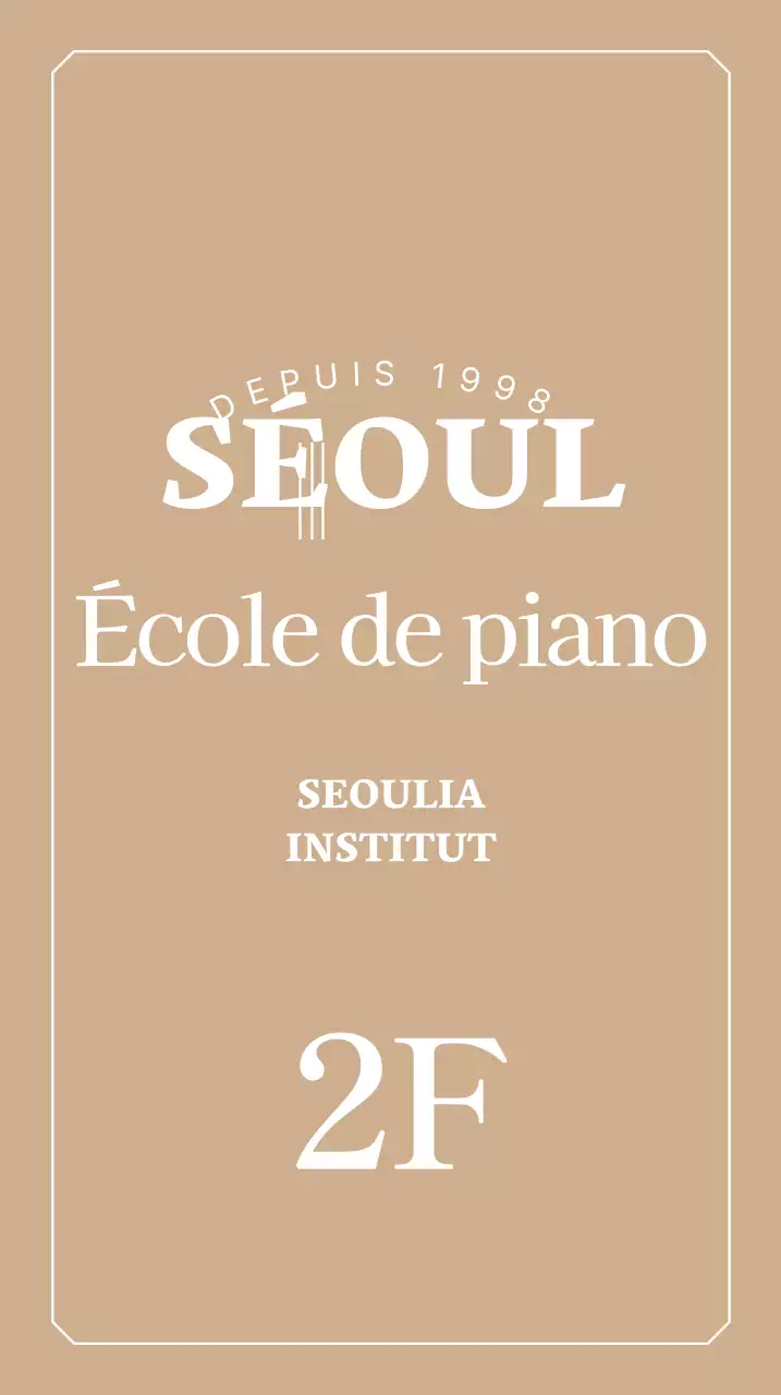 Enseigne avec le logo d'une école de piano de classe sur fond doré