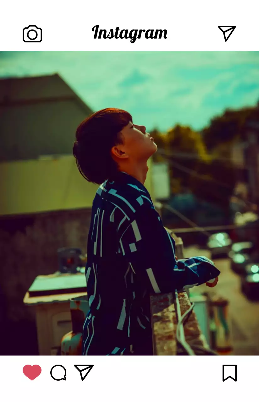 Concept de cadre photo Instagram simple et moderne dans des couleurs vives et chaudes pour des cadeaux personnalisés.