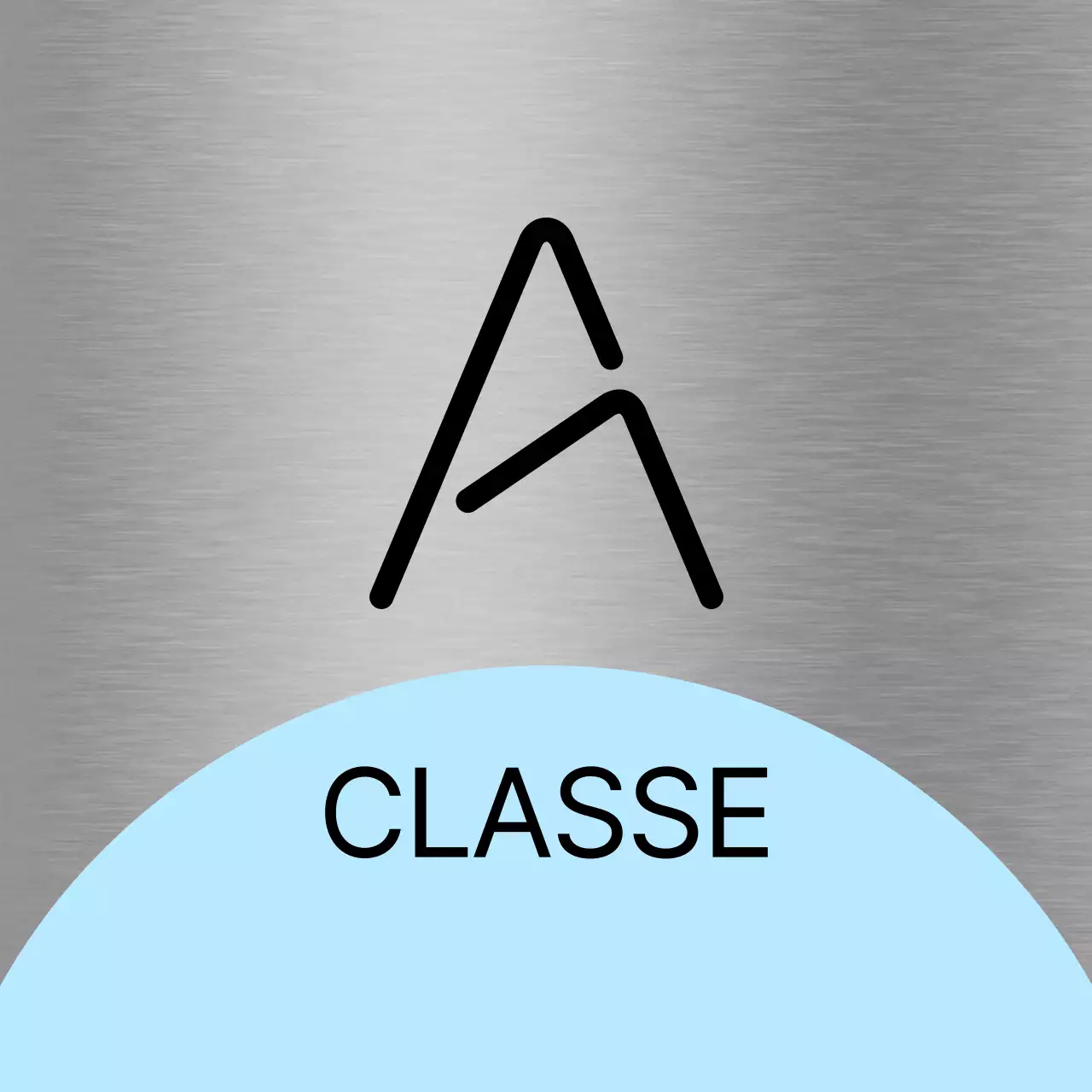 Un panneau de remplacement avec une forme rose-mauve clair et des noms de classes en noir.