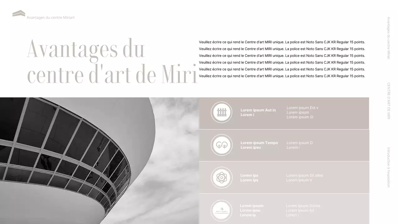 Introduction à une luxueuse exposition muséale en noir et beige