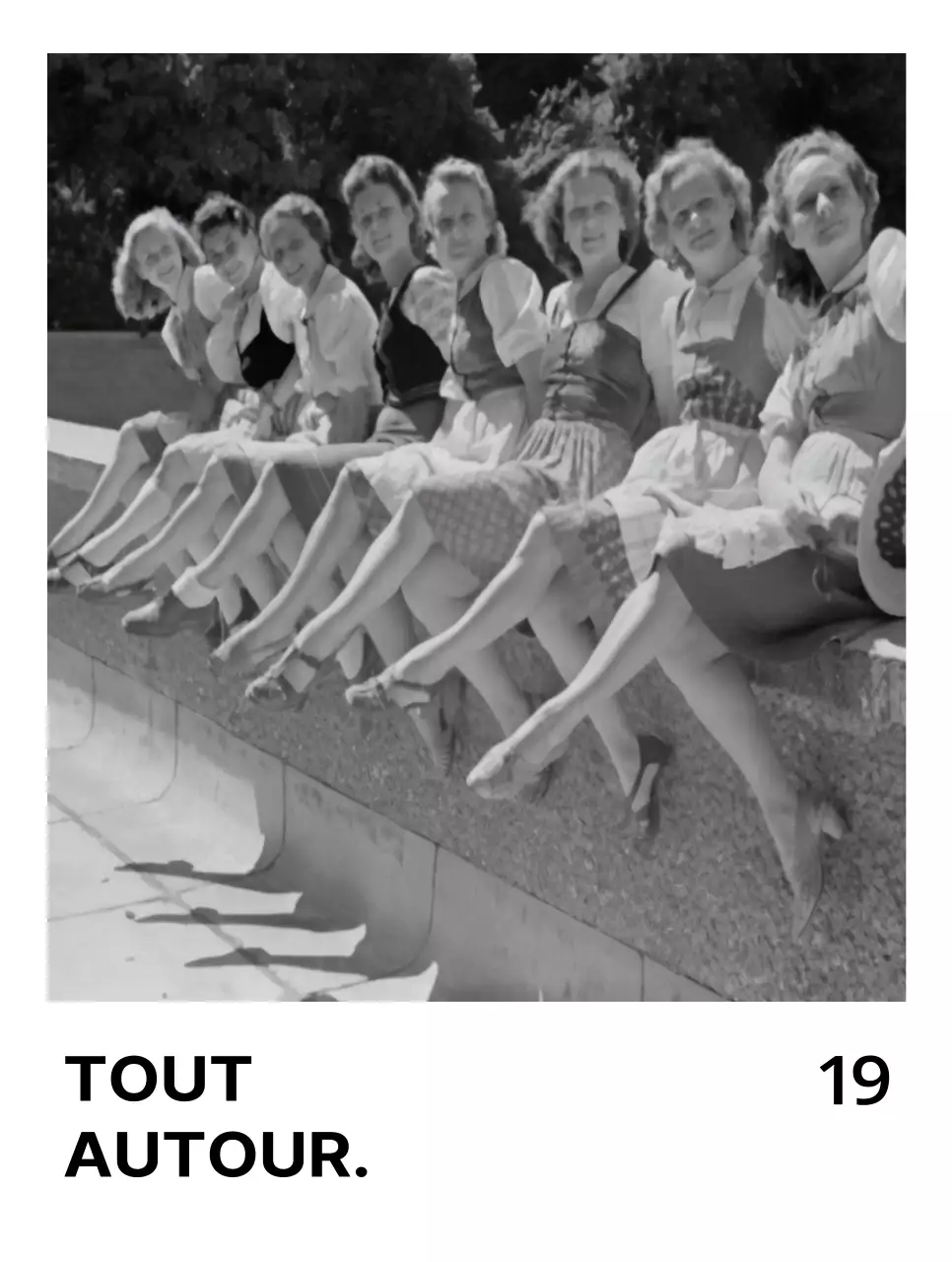 Marchandises avec photos d'époque en noir et blanc et texte en anglais