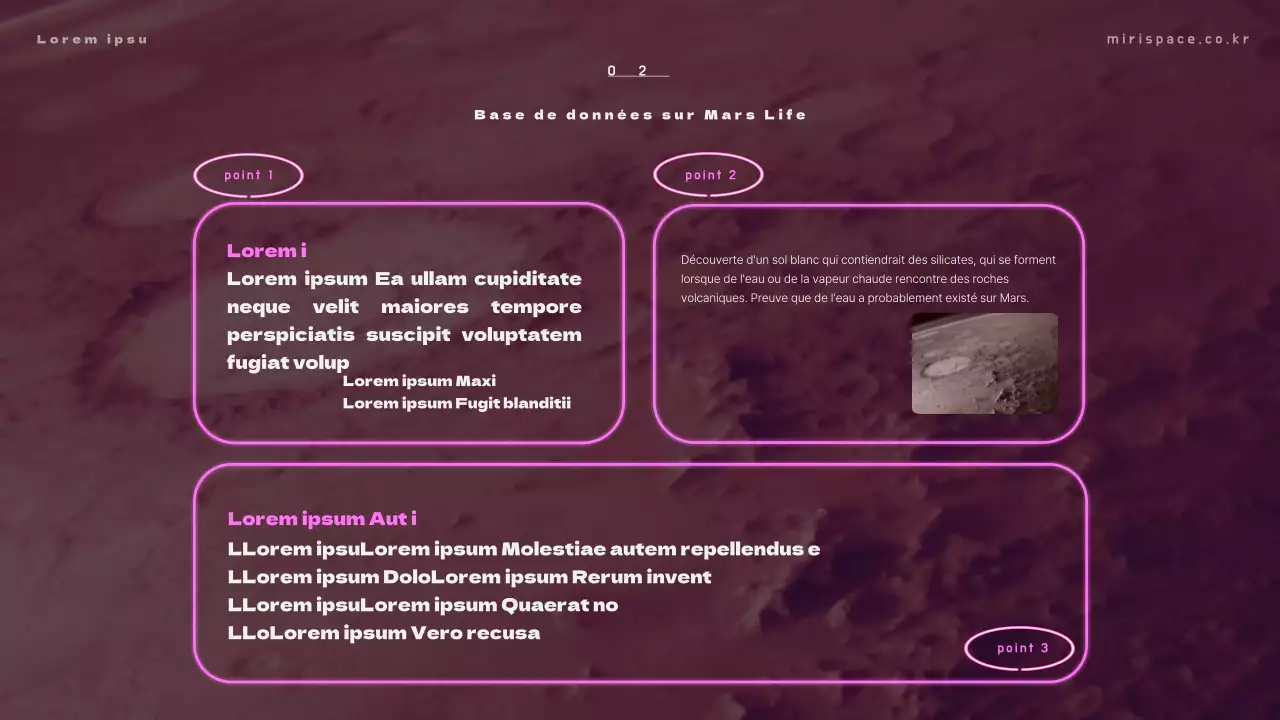 Matériel de formation avec des photos d'extraterrestres sur fond bleu