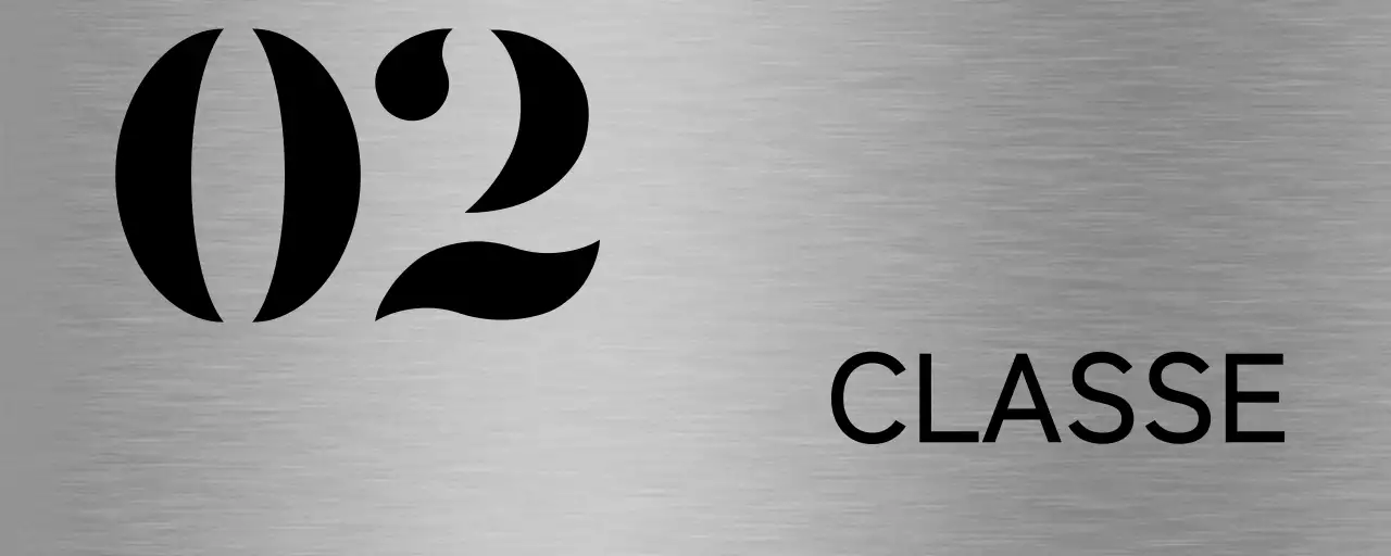 Signalétique simple avec texte noir du nom de la classe de l'école