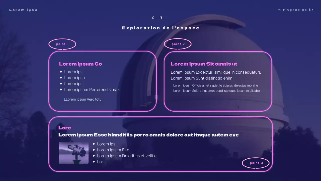 Matériel de formation avec des photos d'extraterrestres sur fond bleu