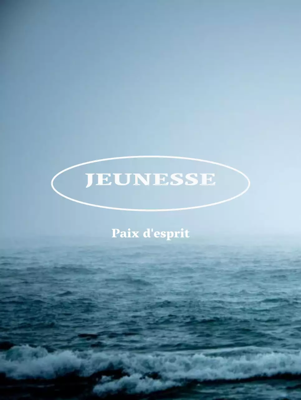 Produits dérivés présentant des photos d'océans bleus, calmes et sereins et des mots sentimentaux en anglais.