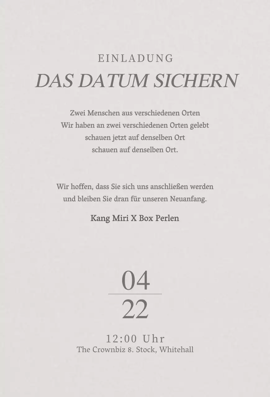 Eine gedämpfte Hochzeitseinladung mit schwarz-weißer Hochzeitsfotografie