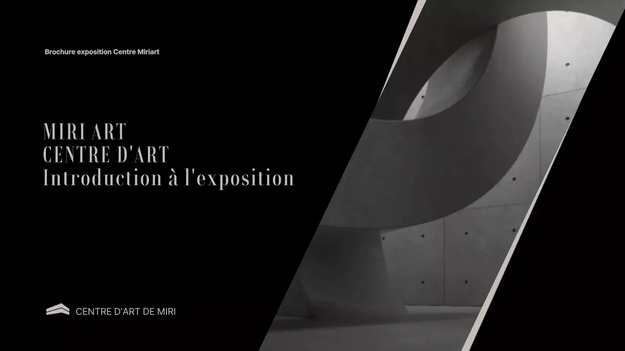 Introduction à une luxueuse exposition muséale en noir et beige