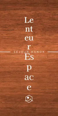 Design de l'auberge Hanok avec des avant-toits blancs et un logo de paysage simplifié