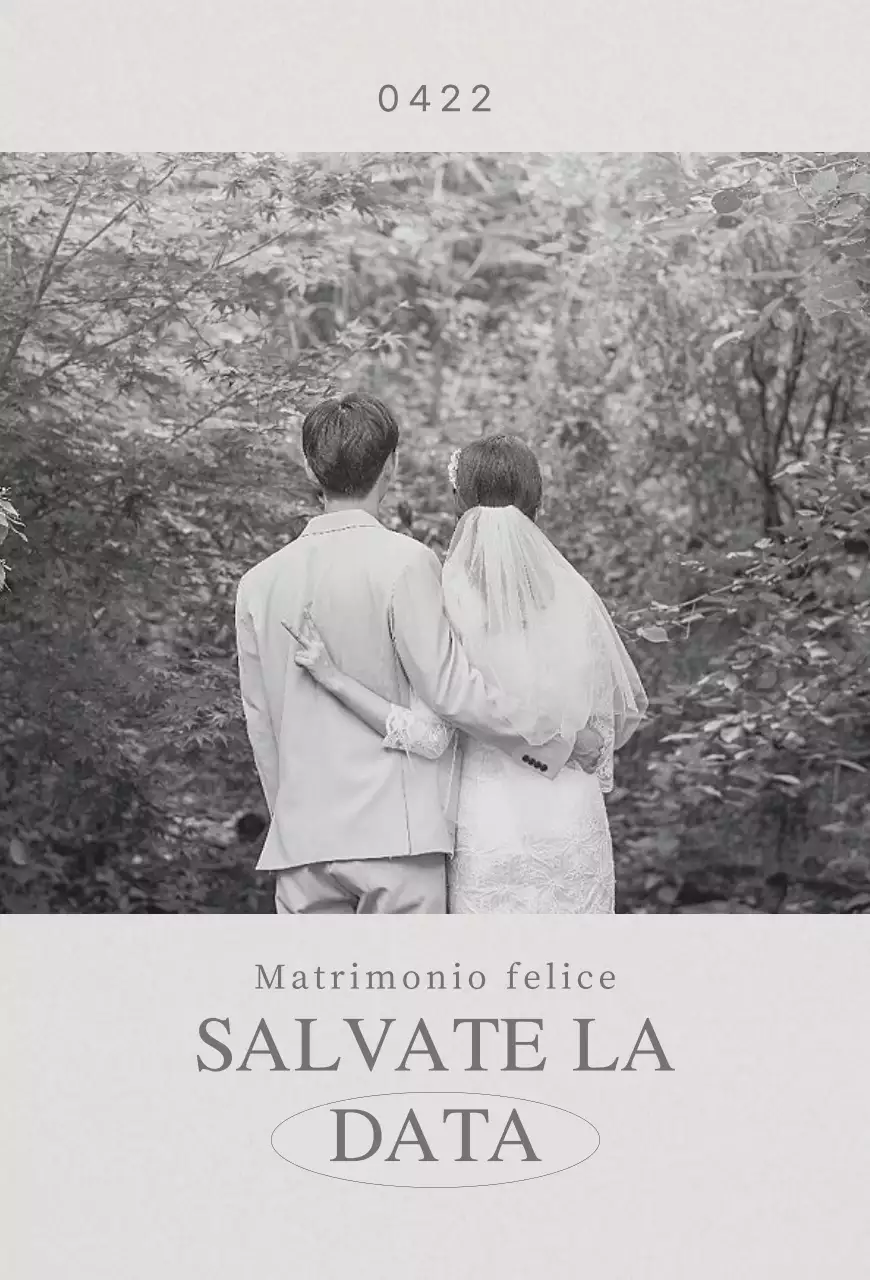 Una partecipazione di nozze sobria con fotografia di matrimonio in bianco e nero