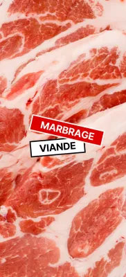 Marbrer la viande crue avec des étiquettes rouges et blanches