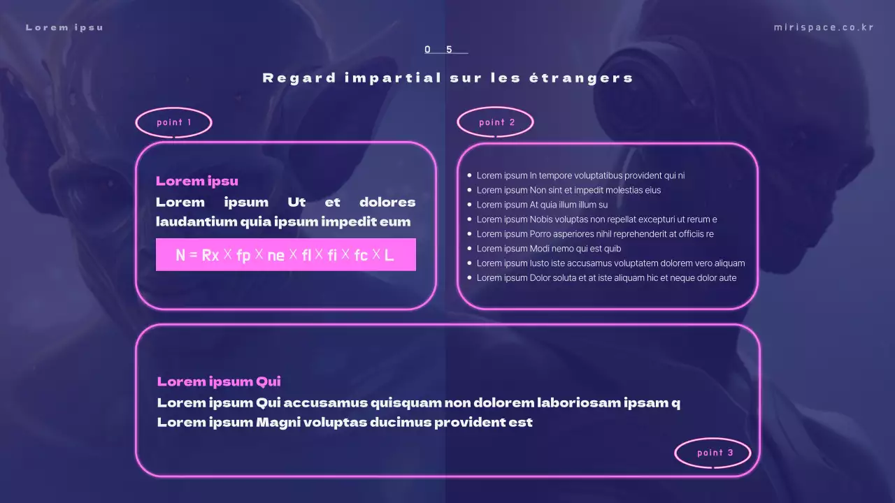 Matériel de formation avec des photos d'extraterrestres sur fond bleu