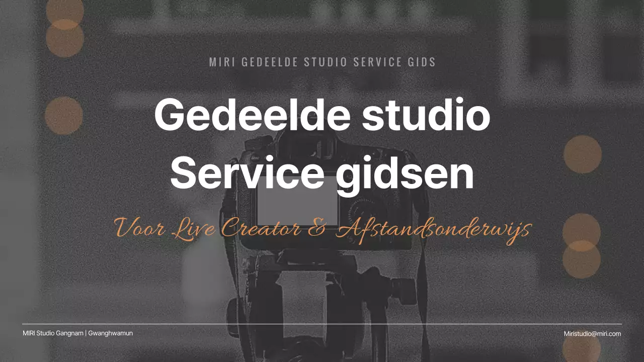 Een op vintage geïnspireerde, grijskleurige studio met gedeelde service