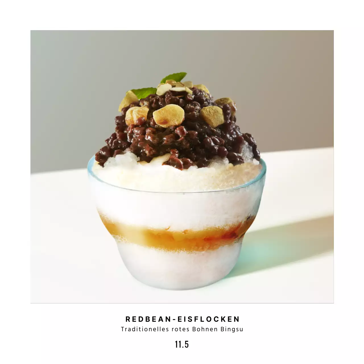 Braunes minimalistisches Shaved Ice mit roten Bohnen