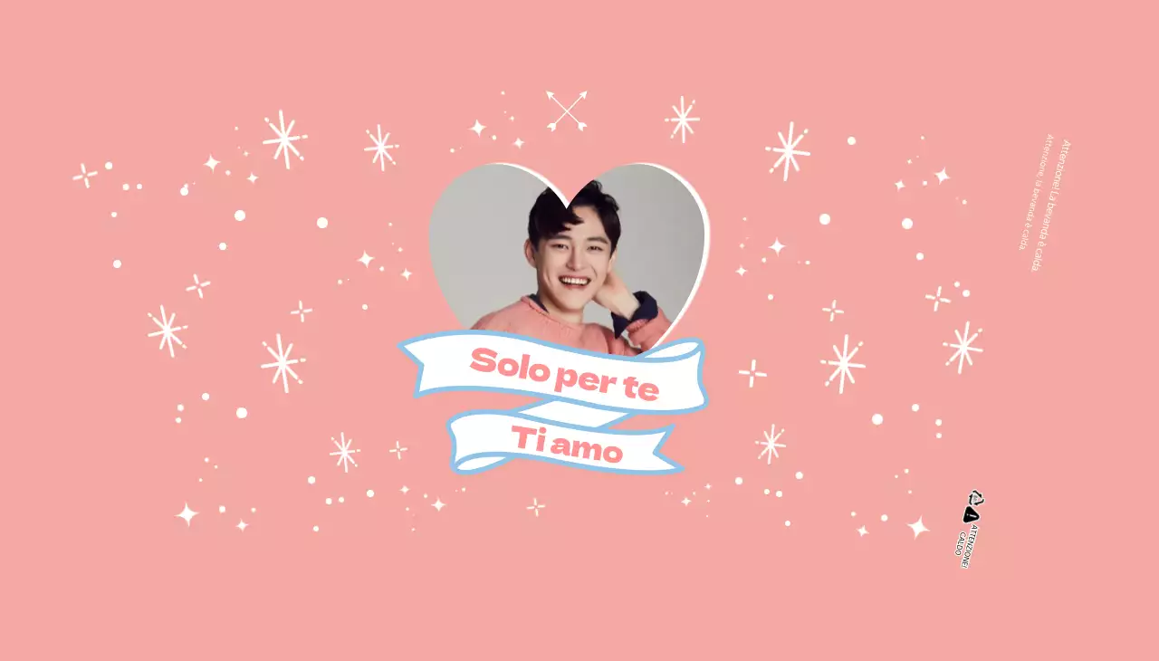 Bicchieri di carta rosa con merchandise delle celebrità