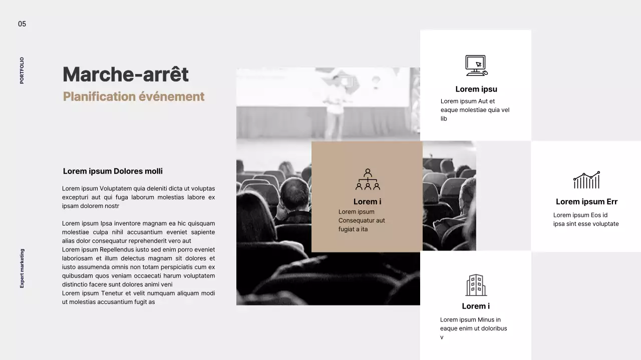 La palette de couleurs neutres beige et rose pâle du bureau de la professionnelle du marketing.