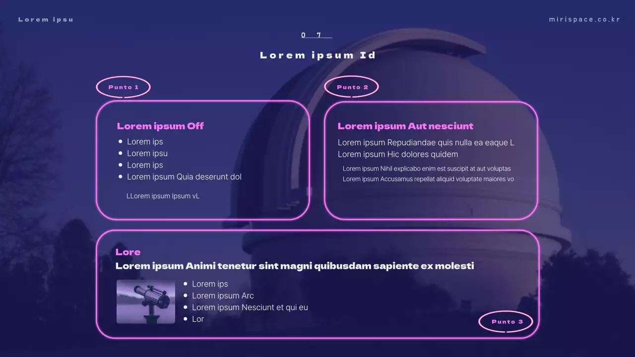 Materiale didattico con foto di alieni su sfondo blu