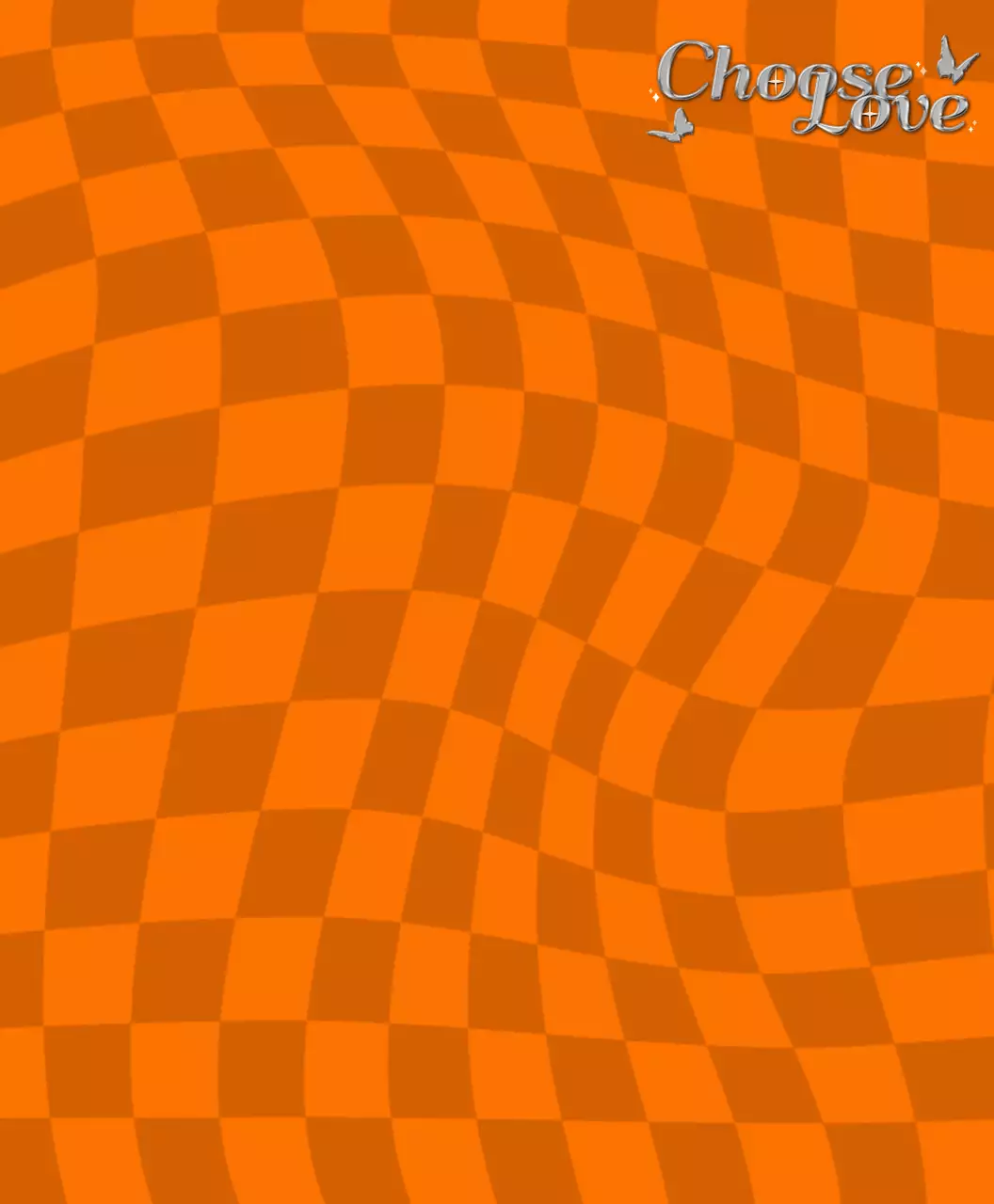 Kaos bergaya efek metalik perak yang simpel dan trendi