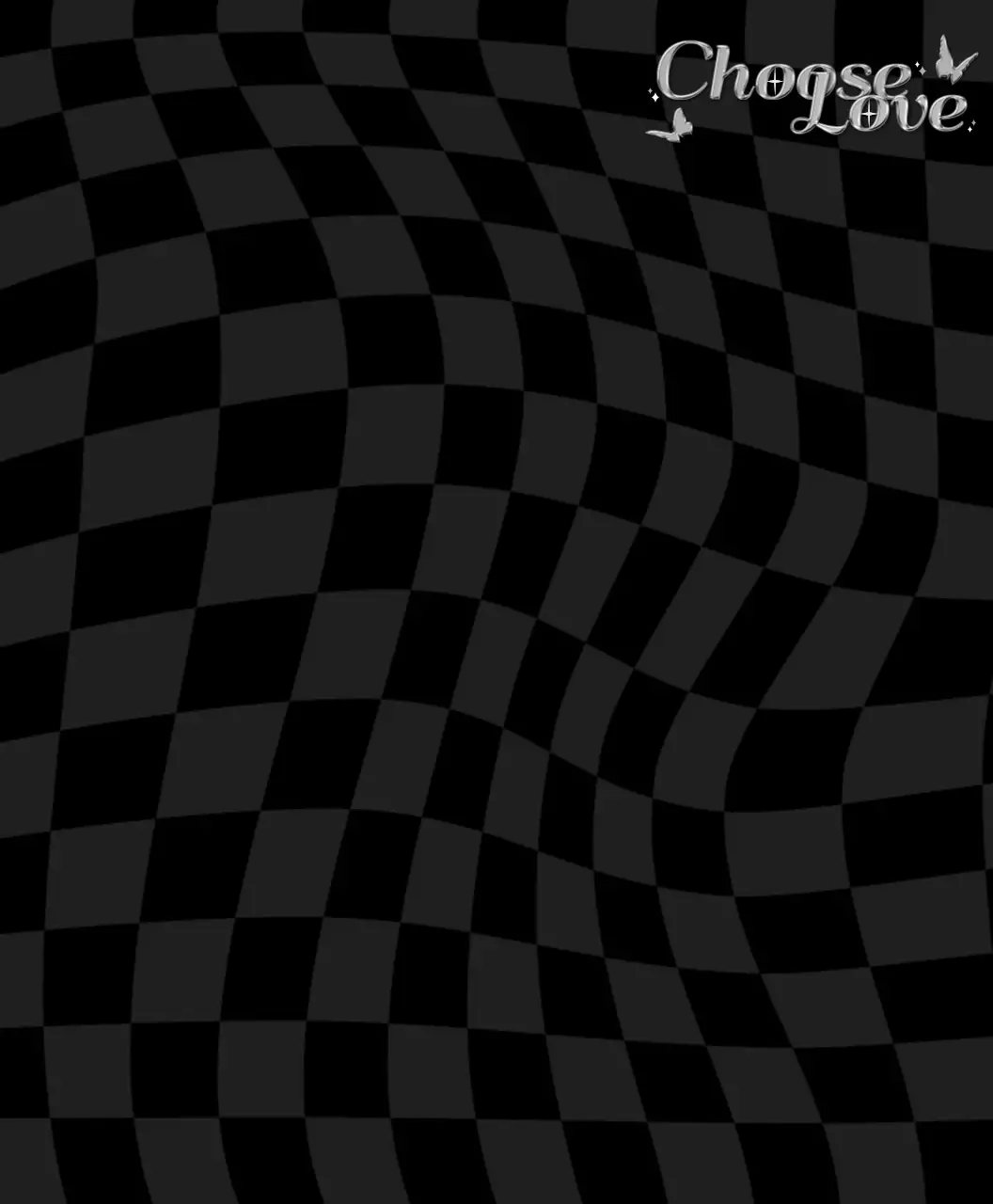 Kaos bergaya efek metalik perak yang simpel dan trendi