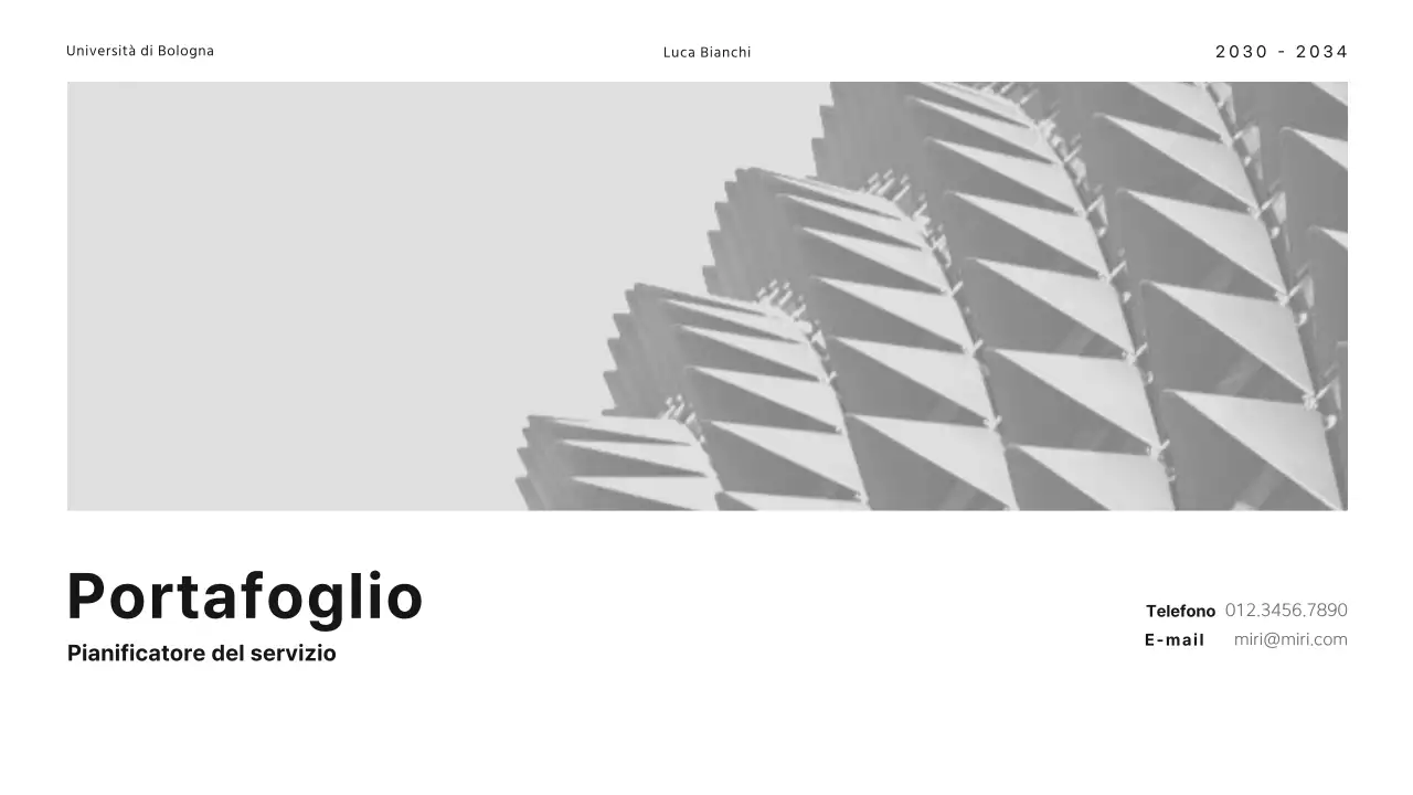 Semplice portfolio per studenti universitari in bianco e nero