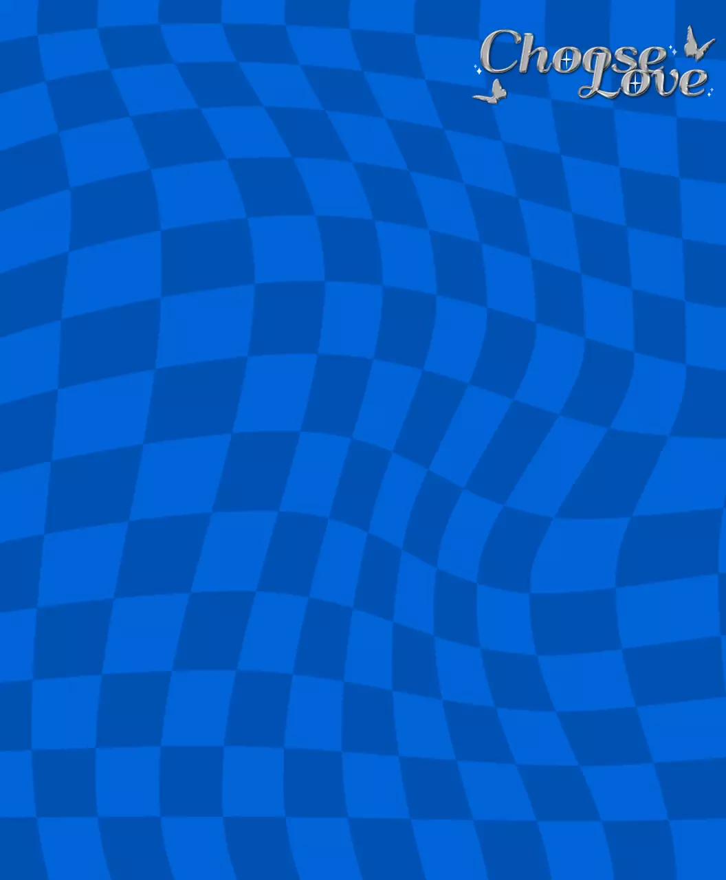 Kaos bergaya efek metalik perak yang simpel dan trendi