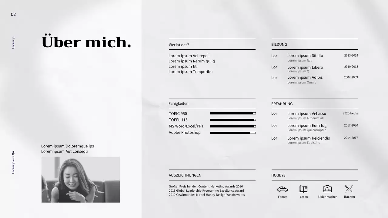 Die neutrale Farbgebung in Beige und Hellrosa im Büro des Marketingprofis