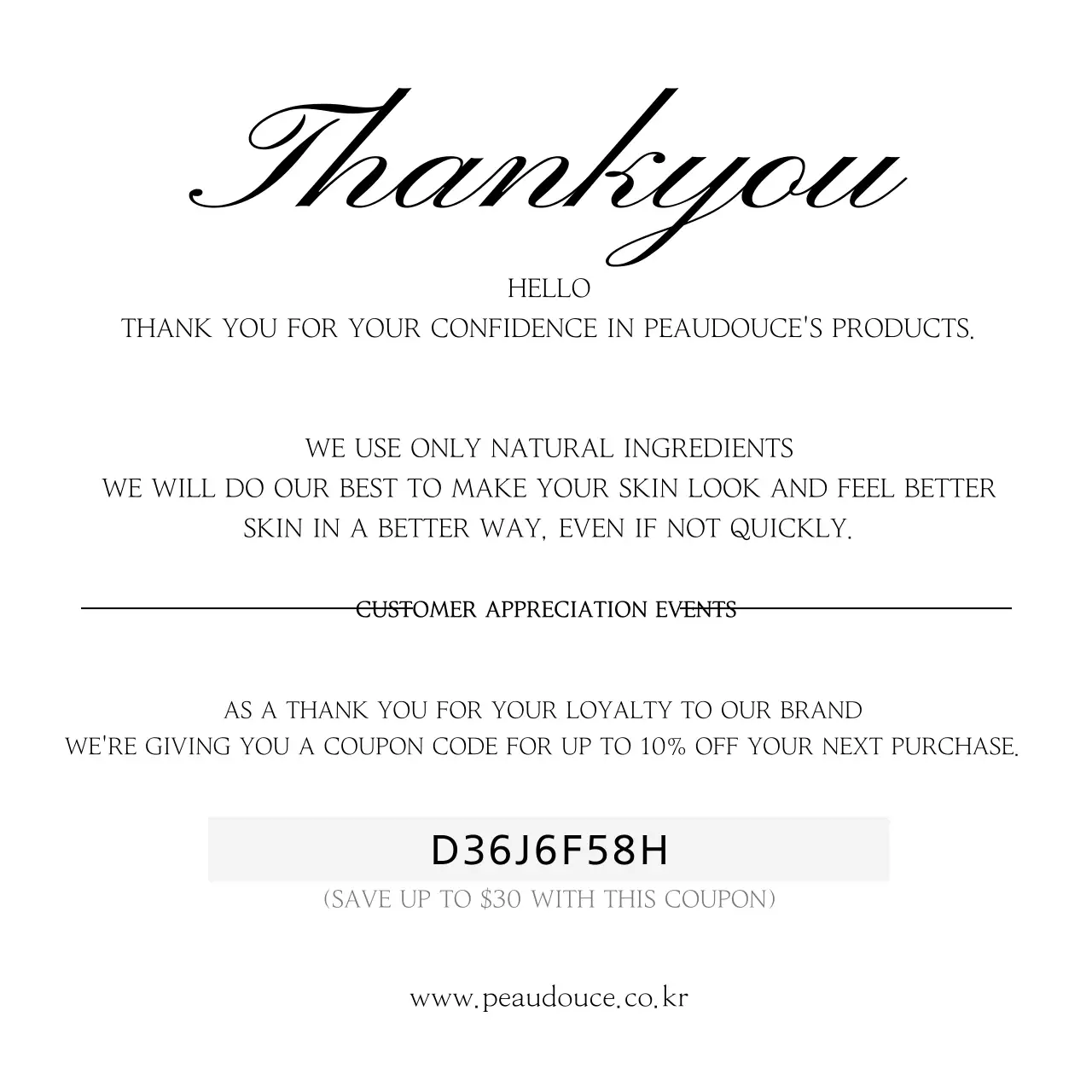 Cartão de agradecimento de conceito de luxo para uma marca de cosméticos com cosméticos brancos e pretos e uma fotografia do oceano.