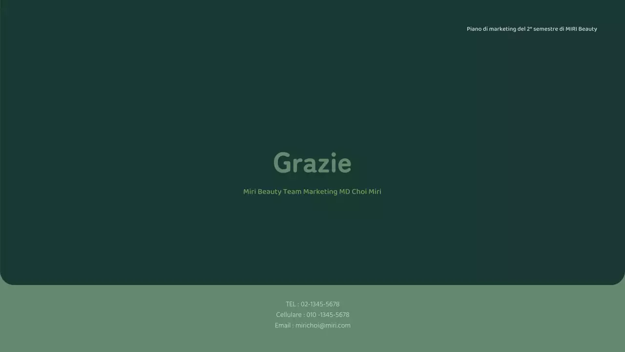 Cosmetici ecologici di green marketing nei toni tenui del verde e del nero