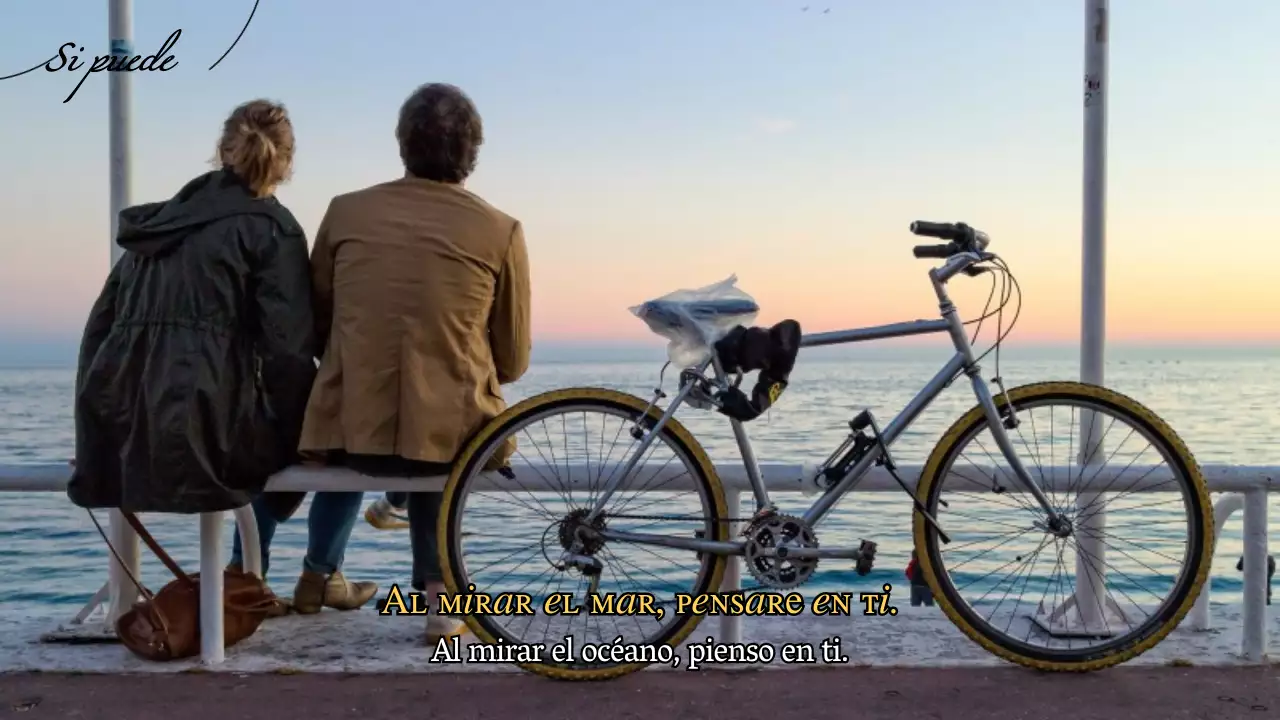 Críticas de películas con concepto de barra de subtítulos en blanco y amarillo