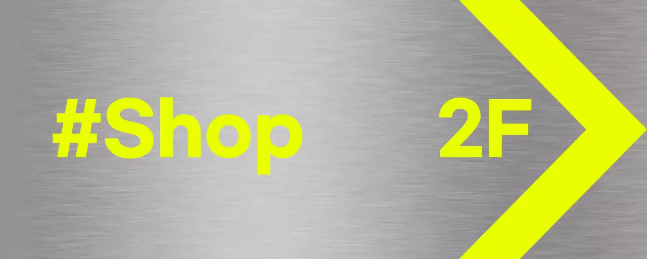 明るい黄色のショップ店舗フロア名と図形イラストで構成されたシンプルな場所のフロア別案内板。