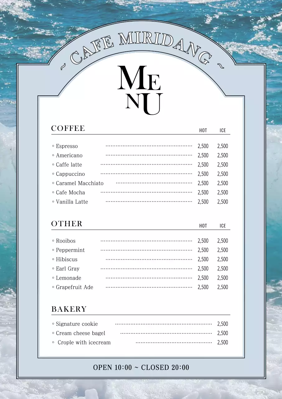 Menu kafe yang sentimental dengan latar belakang samudra biru