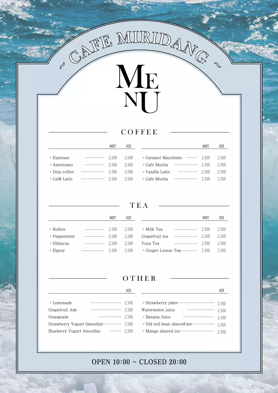 Menu kafe yang sentimental dengan latar belakang samudra biru