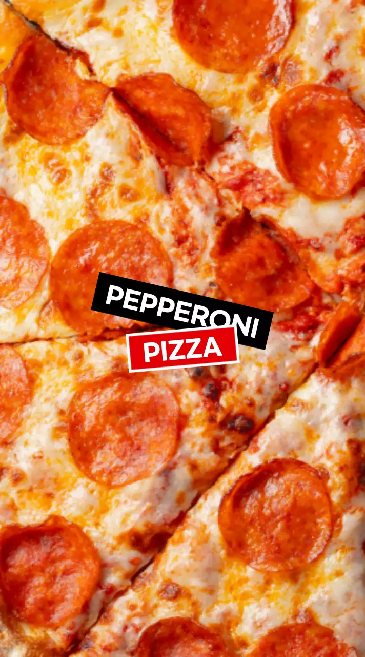 Pizza de pepperoni con etiqueta roja y negra