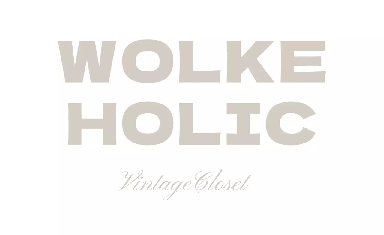 Werbung für ein hochwertiges, einfaches Bekleidungsgeschäft mit weißem und grauem Text