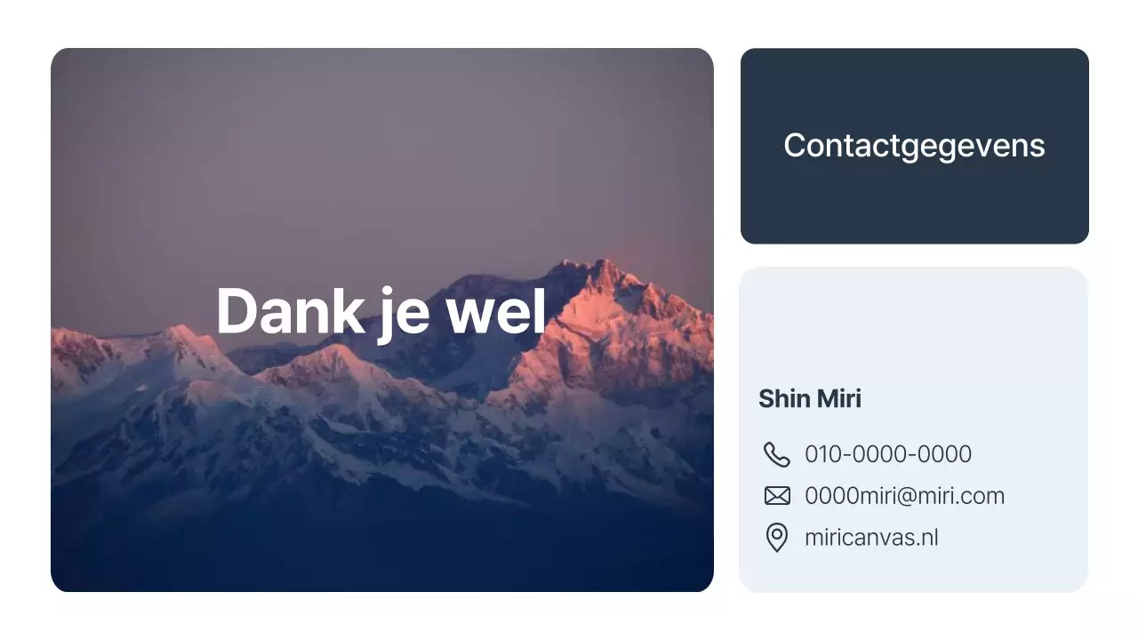 Een minimalistisch bedrijf promoten in wit en marineblauw