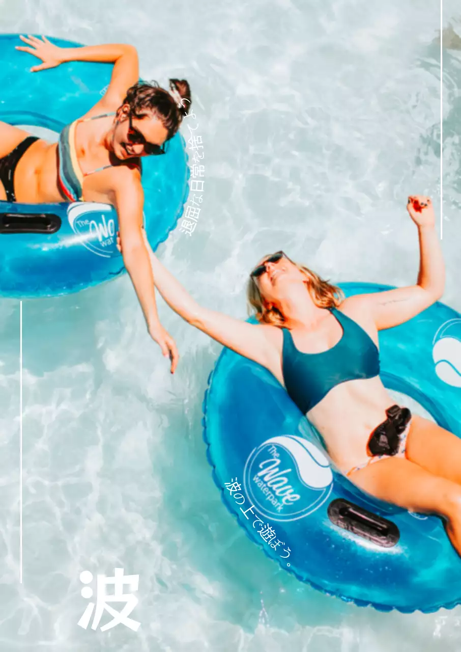 透明な水と泳ぐ女の子がいる夏のインテリア用