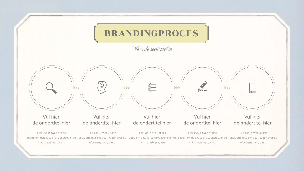 Emotionele conceptuele basislay-out met vintage behangpatroon in beige en lichtblauw