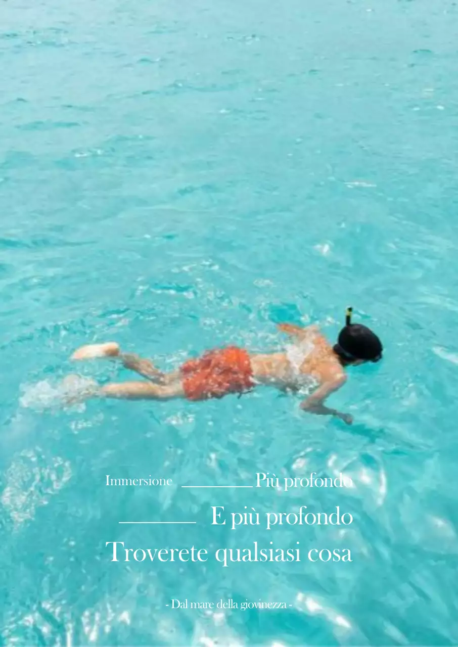 Interni ispirati all'estate con un bambino che nuota nel mare blu