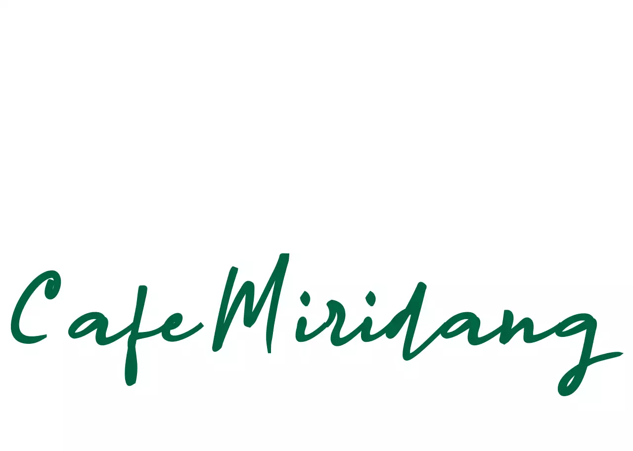 Tulisan tangan berwarna hijau dan logo kafe bergambar yang lucu
