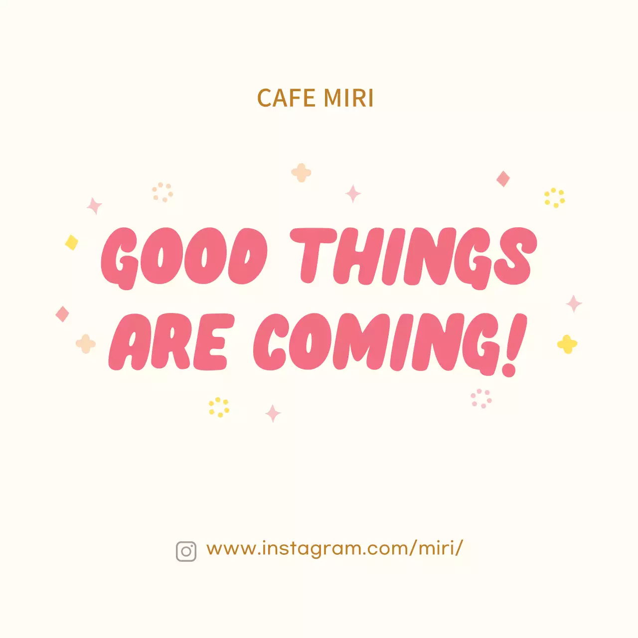 ピンクの文字を強調したかわいいカフェの宣伝