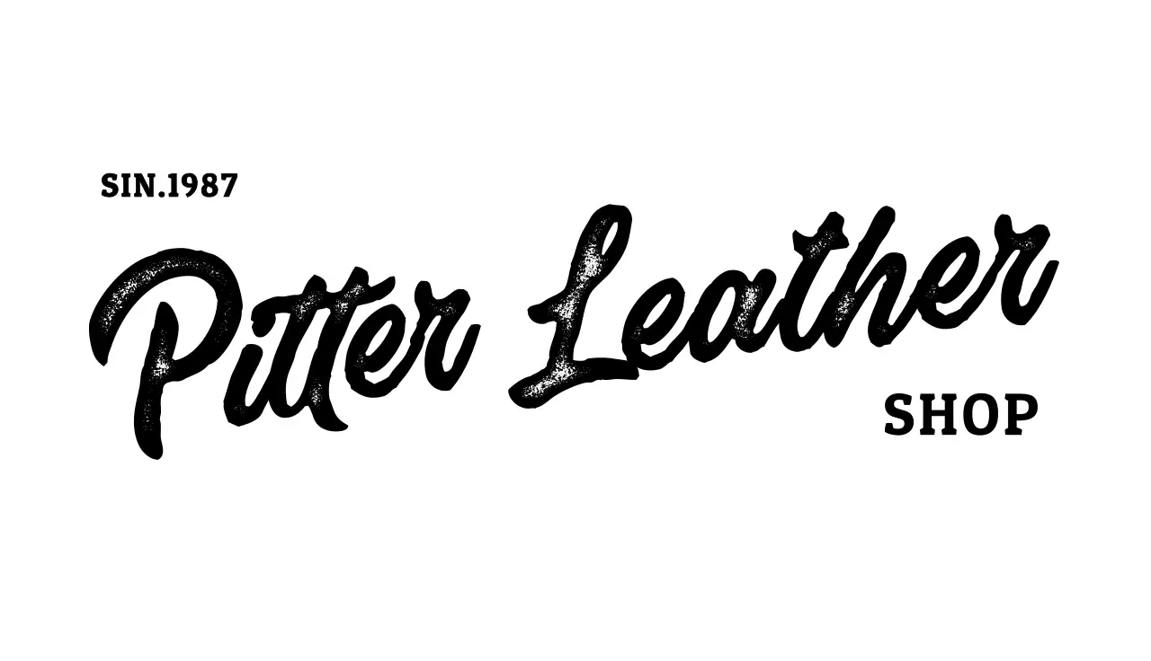 筆記体で書かれたレザー工房の名刺