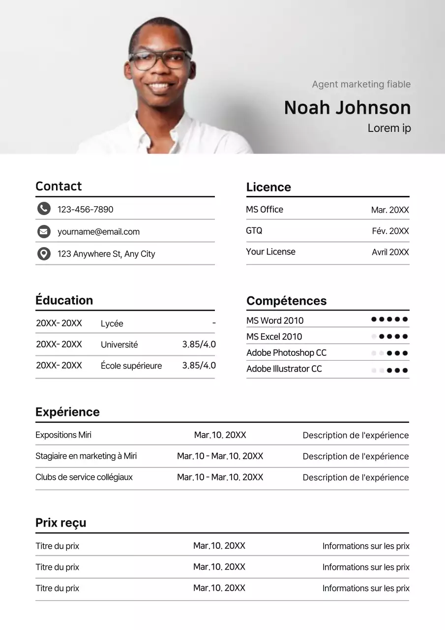 Formulaire de CV gris et épuré