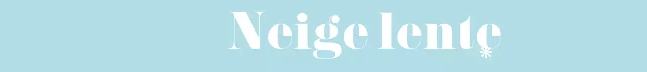 Promotion d'une entreprise de vêtements avec un concept hivernal épuré en bleu clair et blanc.