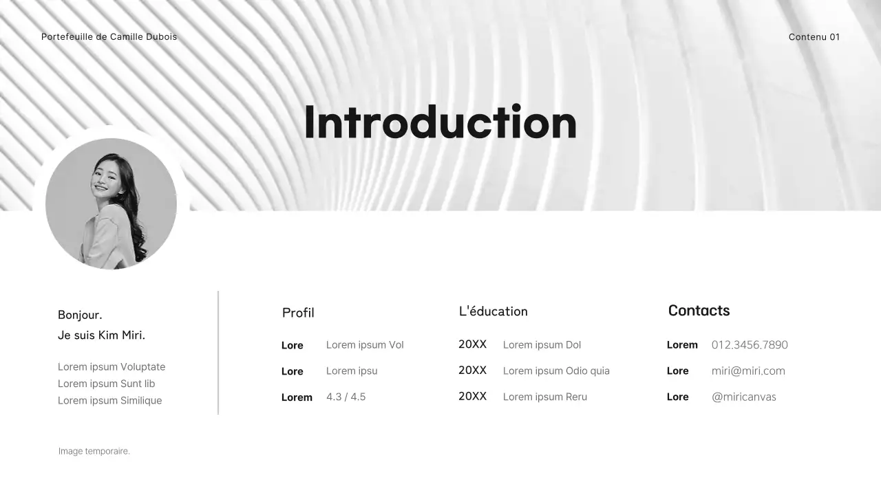 Portfolio simple d'un étudiant en blanc et noir