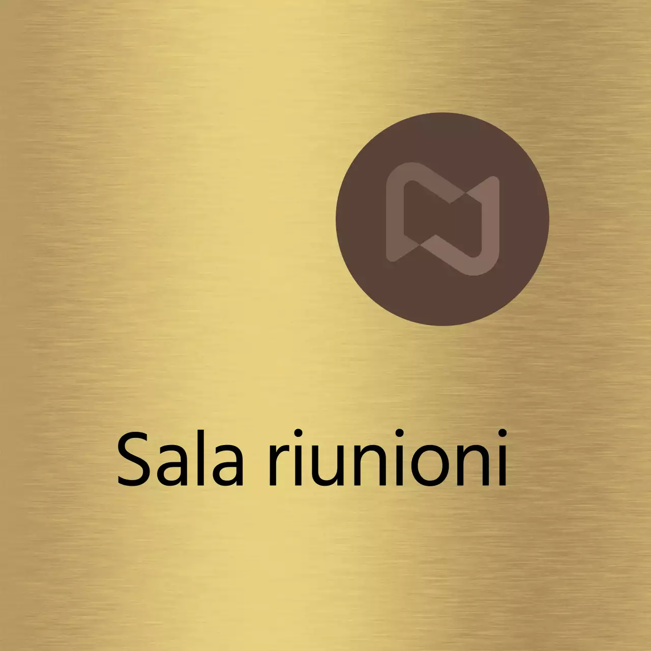 Un semplice cartello segnaposto con nomi di dipartimenti aziendali e forme quadrate in marrone e nero.