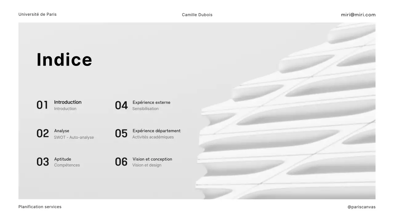 Portfolio simple d'un étudiant en blanc et noir